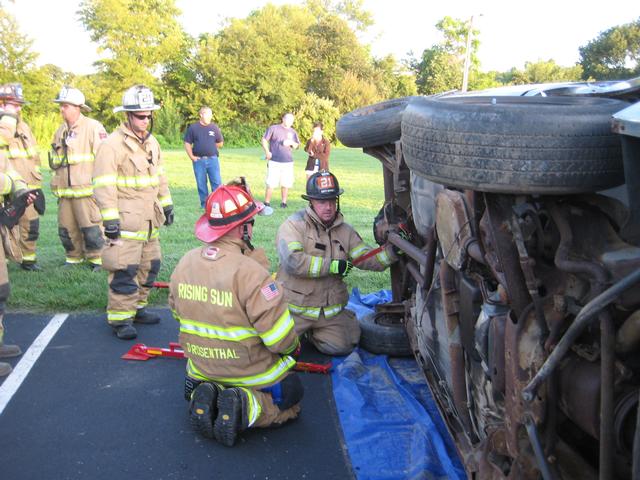 Safety Officer John Poole explaining the operation of the Junk Yard Dawg struts at a training exercise in 2011.